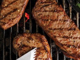 How to Cook a Steak on a Portable Gas Grill