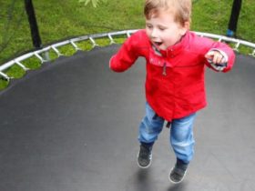 how to choose the trampoline for kids