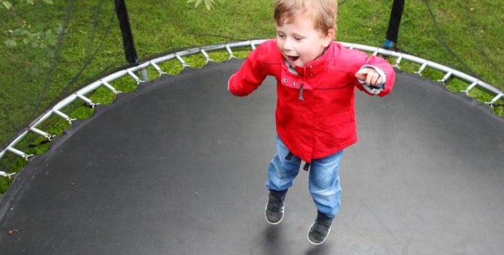 how to choose the trampoline for kids
